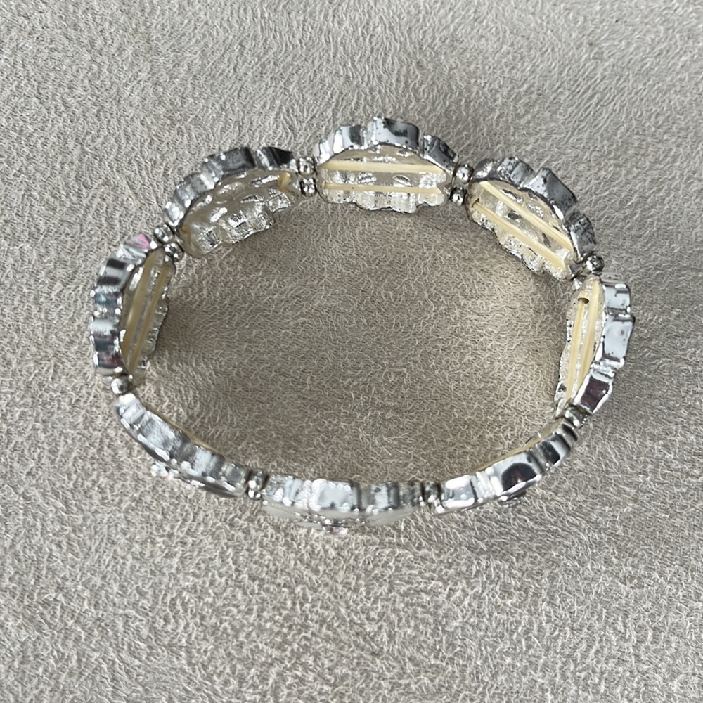 Flower bracelet - Picture 3 of 4
